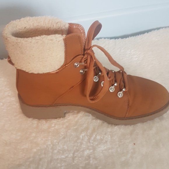 Forever 21 tan boot - Picture 3 of 9